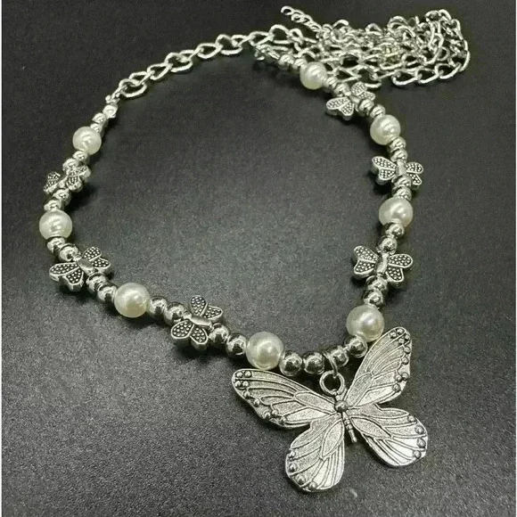 Butterfly Necklace Choker with Pearl charms. Coquette charm necklace 💗 - Picture 4 of 4
